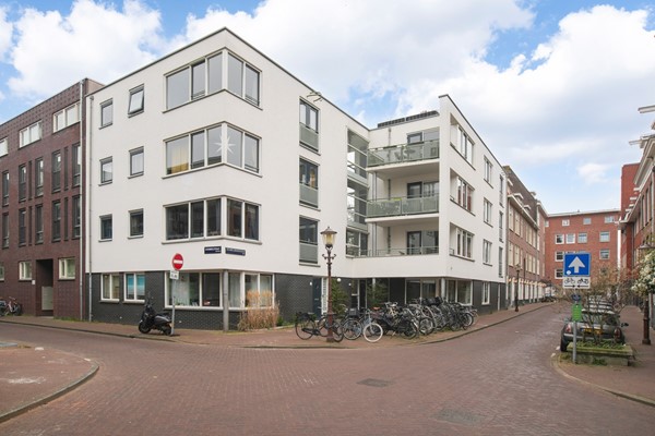 Onder bod: Douwes Dekkerstraat 17, 1053SW Amsterdam Onder bod: Douwes Dekkerstraat 17, 1053SW Amsterdam