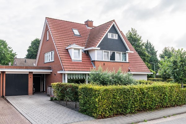Te koop: Schitterende tweekapper met garage/berging en schitterende buitenkeuken! Te koop: Schitterende tweekapper met garage/berging en schitterende buitenkeuken!