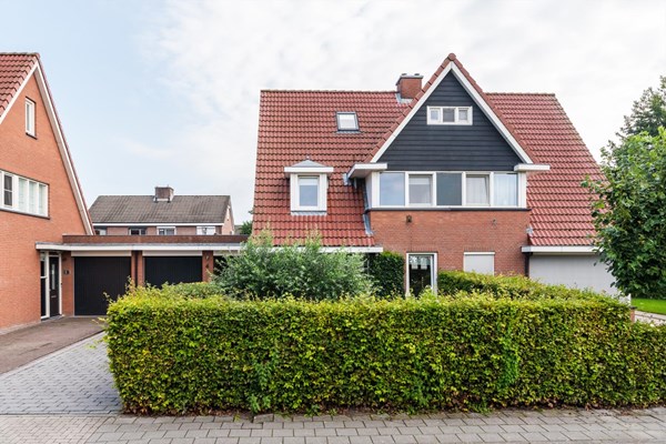 Te koop: Schitterende tweekapper met garage/berging en schitterende buitenkeuken! Te koop: Schitterende tweekapper met garage/berging en schitterende buitenkeuken!