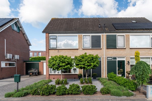 Te koop: Royale woning op groot perceel in het centrum van het dorp! Te koop: Royale woning op groot perceel in het centrum van het dorp!