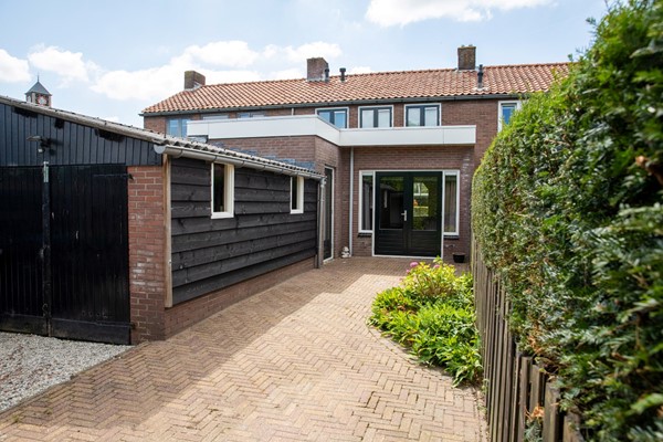 Te koop: Starters opgelet! Leuke royale tussenwoning op mooie locatie in het dorp! Te koop: Starters opgelet! Leuke royale tussenwoning op mooie locatie in het dorp!