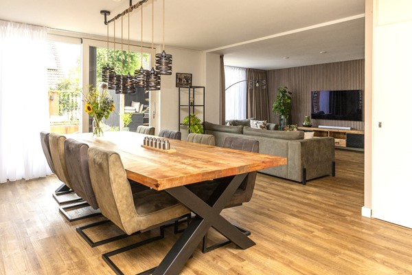 Te koop: Wauw, wat een ruimte en mogelijkheden bij deze XL-woning! Te koop: Wauw, wat een ruimte en mogelijkheden bij deze XL-woning!