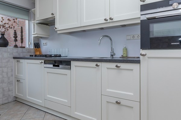 Te koop: Leuke en ruimte half-vrijstaande woning met garage, berging en nieuwe veranda! Te koop: Leuke en ruimte half-vrijstaande woning met garage, berging en nieuwe veranda!