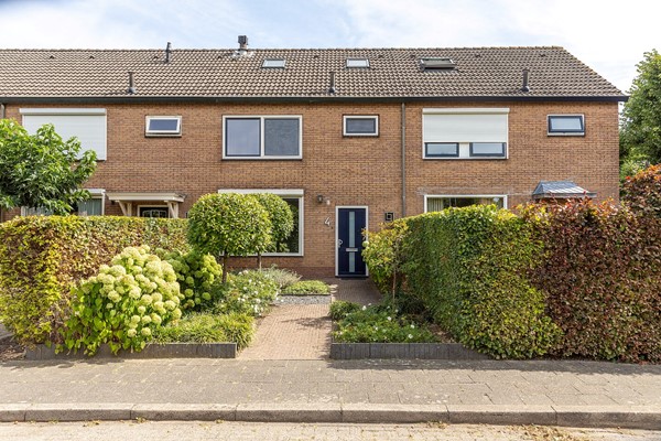 Te koop: Mooie ruime woning met grote berging op royaal perceel eigen grond. Te koop: Mooie ruime woning met grote berging op royaal perceel eigen grond.