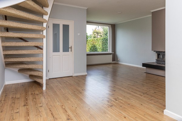 Te koop: Mooie ruime woning met grote berging op royaal perceel eigen grond. Te koop: Mooie ruime woning met grote berging op royaal perceel eigen grond.
