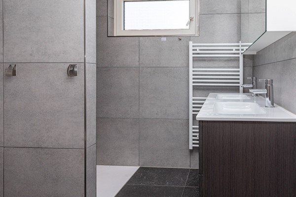 Te koop: Mooie ruime woning met grote berging op royaal perceel eigen grond. Te koop: Mooie ruime woning met grote berging op royaal perceel eigen grond.