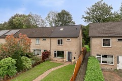 Te koop: NIEUW IN DE VERKOOP!! Mooie gelegen, Instap klare hoekwoning met kunststof kozijnen.