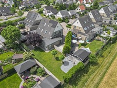Te koop: Moderne 2 onder 1 kapwoning met een heerlijke tuin grenzend aan landerijen !