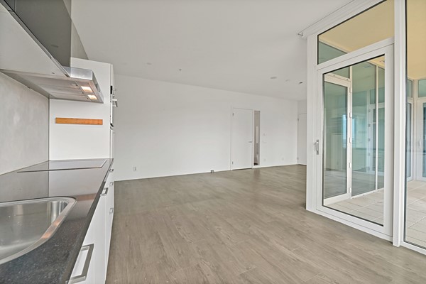 Foto_VanderHoevenplein35_Rotterdam_17.jpg 7