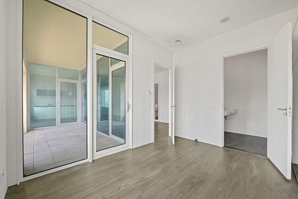 Foto_VanderHoevenplein35_Rotterdam_24.jpg 9