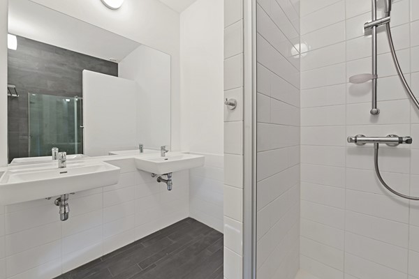 Foto_VanderHoevenplein35_Rotterdam_26.jpg 11