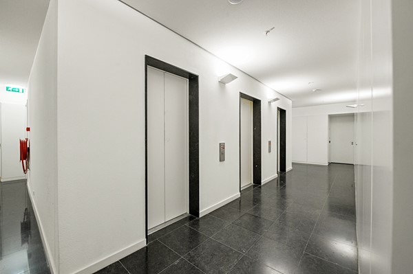 Foto_VanderHoevenplein35_Rotterdam_9.jpg 23