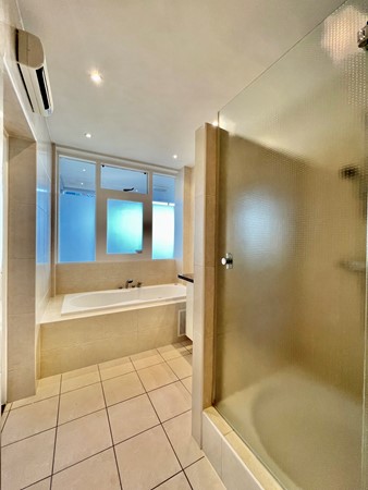 Medium property photo - Schiedamse Vest, 3011 BG Rotterdam