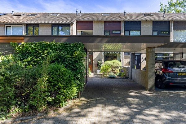 ruime woning met berging, carport en 4 slaapkamers