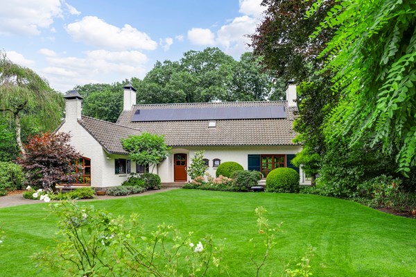 Sold: Startprijs € 748.000,- k.k. (bieden vanaf) 