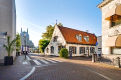 For sale: * Mogelijkheid tot realiseren van 3 tot 4 appartementen!
* Omgevingsvergunning is reeds in behandeling genomen!
* Gemeente heeft toegezegd alle medewerking te verlenen!

