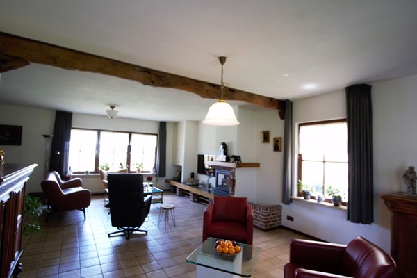 IMG_2488 (2) (Medium).jpg 10