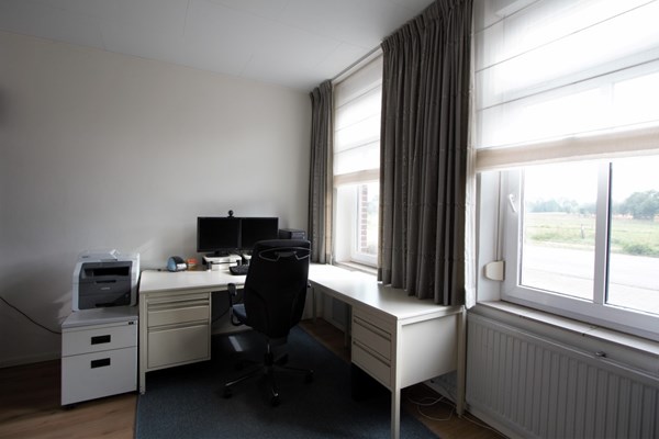 IMG_4215 (2) (Medium).jpg 12