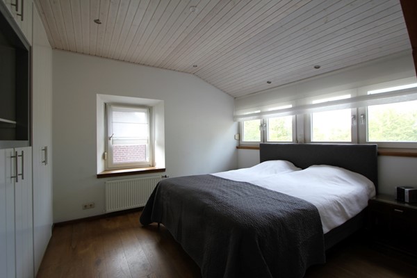 IMG_4235 (2) (Medium).JPG 18