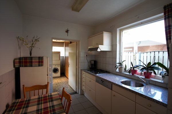 IMG_4265 (2) (Medium).jpg 6