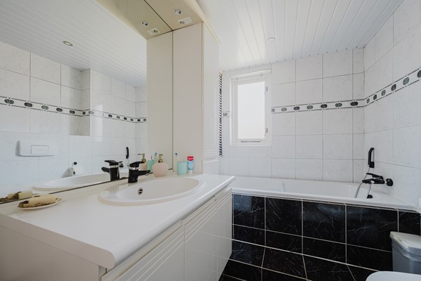 Medium property photo - Vlinderveen 528, 3205 EN Spijkenisse