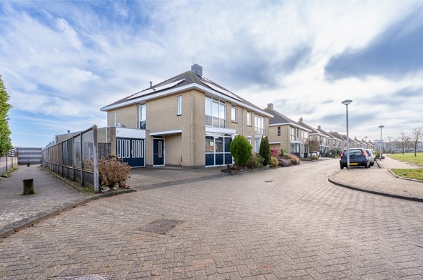Medium property photo - Corrie Vonkplantsoen 36, 3207 WS Spijkenisse