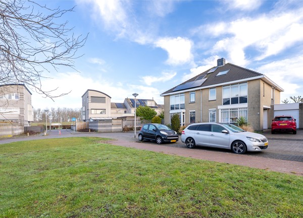 Medium property photo - Corrie Vonkplantsoen 36, 3207 WS Spijkenisse