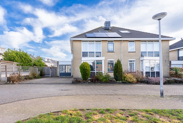 Medium property photo - Corrie Vonkplantsoen 36, 3207 WS Spijkenisse
