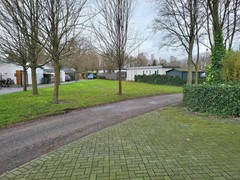 16. richting straat voorzijde.jpg