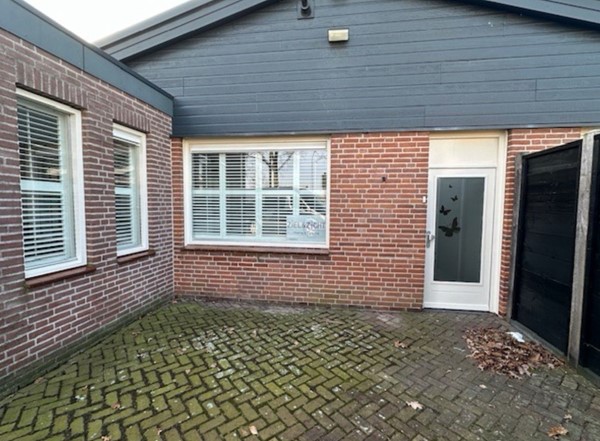 2 voorzijde dichtbij.jpg 3