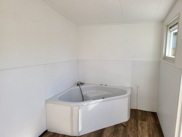 8. berging jacuzzi 1.jpg 9