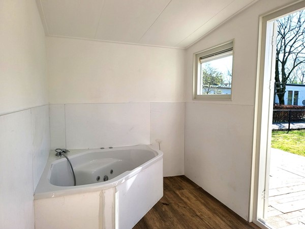 9. berging jacuzzi 2.jpg 10