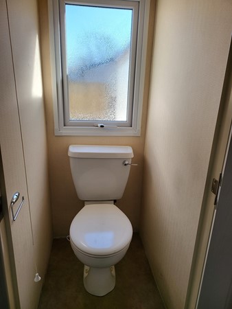 24. toilet.jpg 25