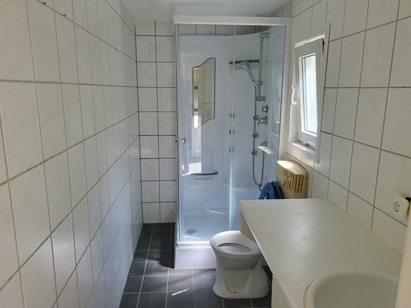 14. badkamer 2.jpg 13