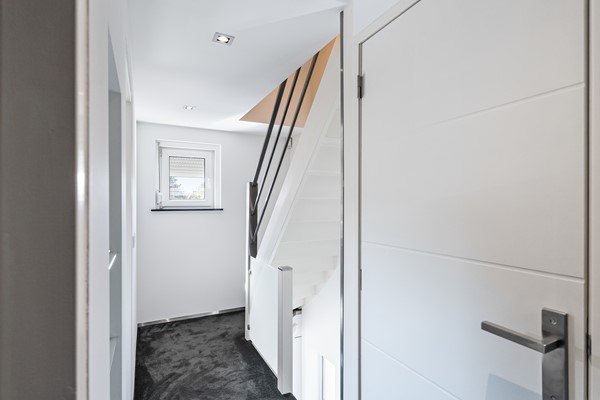 Eekhoornstraat 10, 6414 VM Heerlen - Hallway 2.jpg