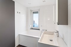 Bathroom 2.jpg