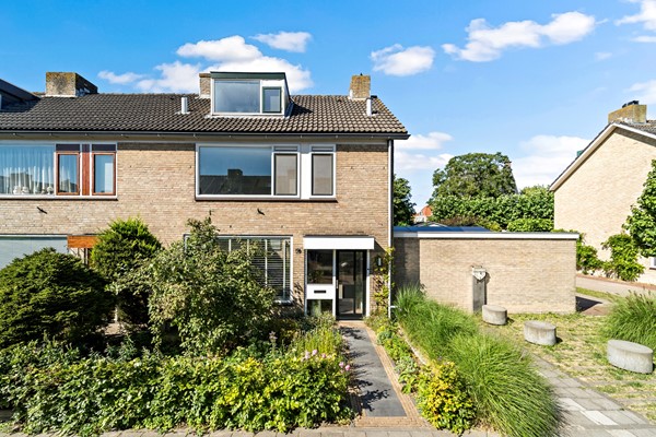 Onder bod: Moderne woning met garage op mooie locatie in Maasland!