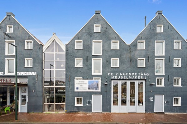 Te koop: Werkelijk uniek, loftachtig topappartement met eigen lift aan de historische binnenhaven van Maassluis. Nieuwbouwkwaliteit achter een monumentale gevel !!