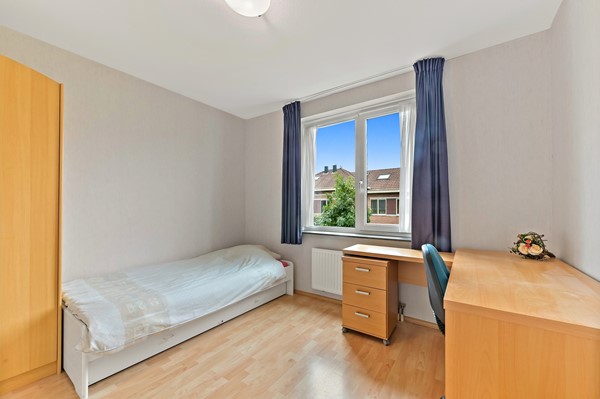 Te koop: Uniek vormgegeven woning met diverse indelingsmogelijkheden!
Veel ruimte voor parkeren auto's en/of motoren Foto_Kluishof30_Maasland_54.jpg