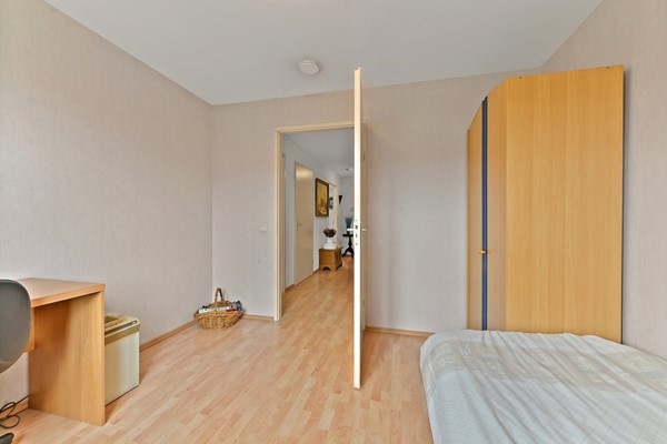 Te koop: Uniek vormgegeven woning met diverse indelingsmogelijkheden!
Veel ruimte voor parkeren auto's en/of motoren Foto_Kluishof30_Maasland_55.jpg