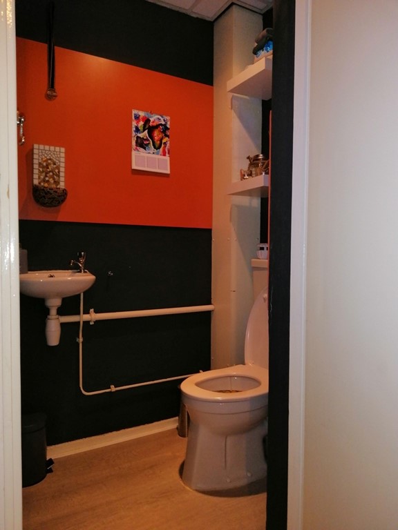 Toilet.jpg