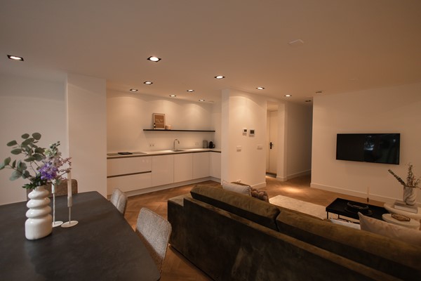 Medium property photo - Van Eeghenstraat 58HB, 1071 GJ Amsterdam