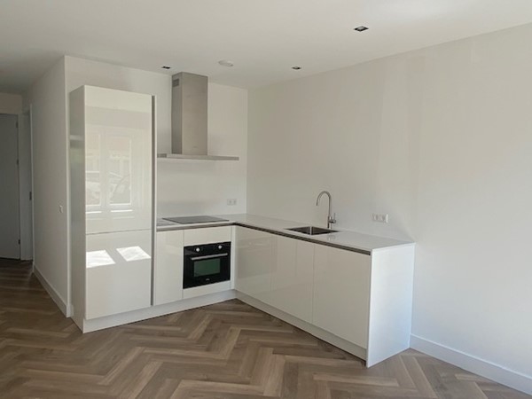 For rent: Shackletonstraat 14H, 1056 RM Amsterdam