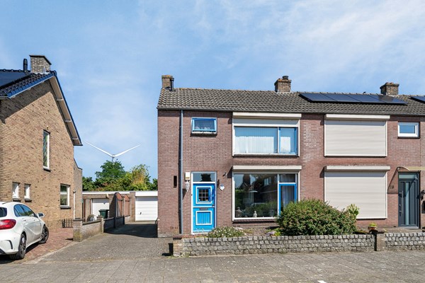 Verkocht onder voorbehoud: Te moderniseren woning met de uiterwaarden om de hoek, zeer diepe tuin en een grote garage