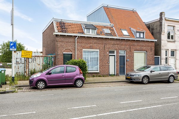 Verkocht onder voorbehoud: Opknapper met mogelijkheden en ruimte voor je eigen woonwensen.