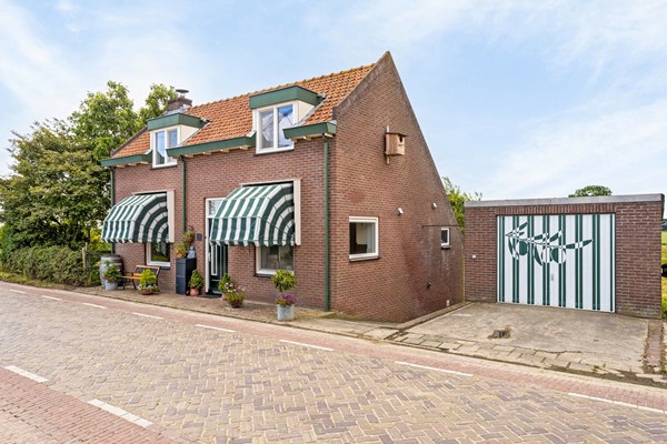 Te koop: Welkom in deze landelijk instapklare vrijstaande dijkwoning op een perceel van 1140 m². Deze dijkwoning biedt alles wat je zoekt!