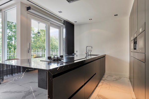 Medium property photo - Professor J.H. Gunningstraat 81, 1068 MS Amsterdam