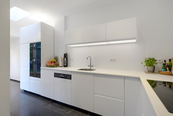 Medium property photo - Zwanenlaan, 2566 EM The Hague