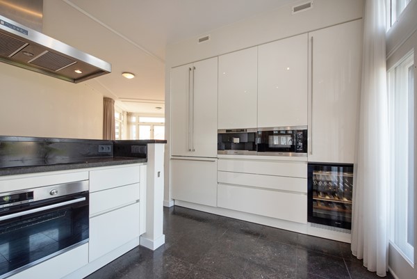 Medium property photo - Hofweg, 2511 AA Den Haag