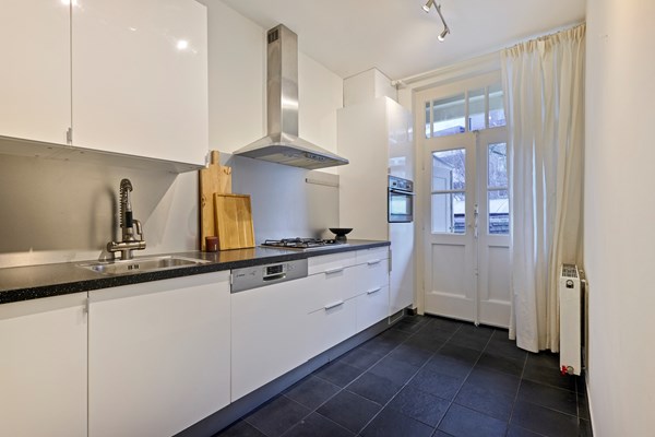 For sale: Bronckhorststraat 26-1, 1071WS Amsterdam